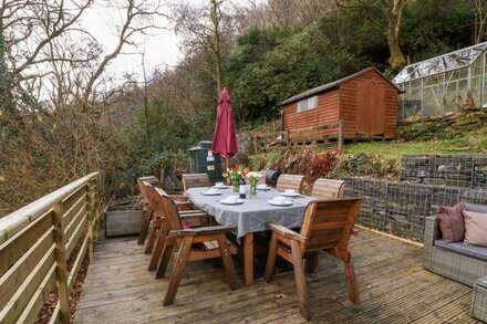 FRON GOCH, pet friendly, character holiday cottage in Corris