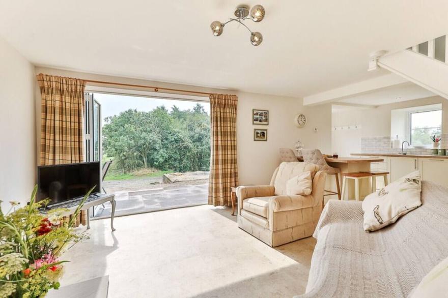 The Barn, Shortflatt Farm 2 bed sleeps 4, both en-suite rooms, stunning setting