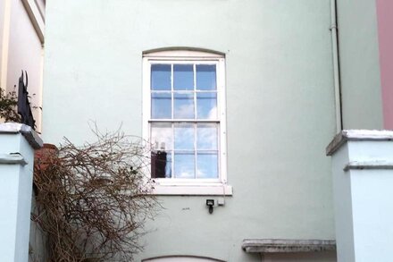 Beautifully restored studio flat in a Georgian house in the heart of Ludlow.