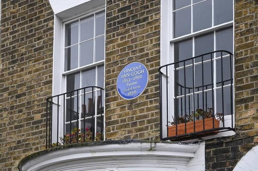 Georgian Townhouse Overlooking Spencer Square