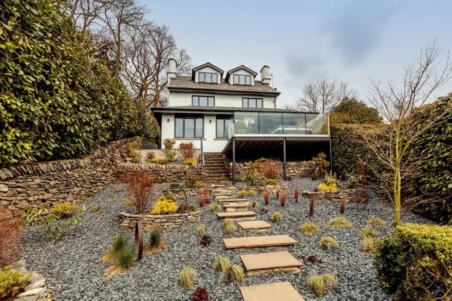 Howe Top - House with Lake View