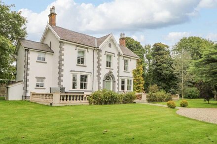 PLAS CERRIG HALL, CROSSWAYS ROAD, pet friendly in Caerwys