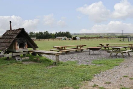 DEW POND, pet friendly, with open fire in Blagdon