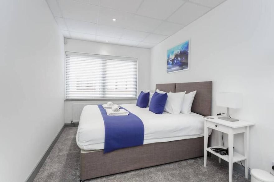 Sovereign Gate 2 - Beautifully appointed 2 bedroom 1 bathroom apartment
