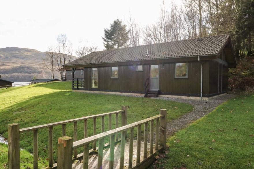 FIRBUSH LODGE, Pet Friendly, Character Holiday Cottage In Killin