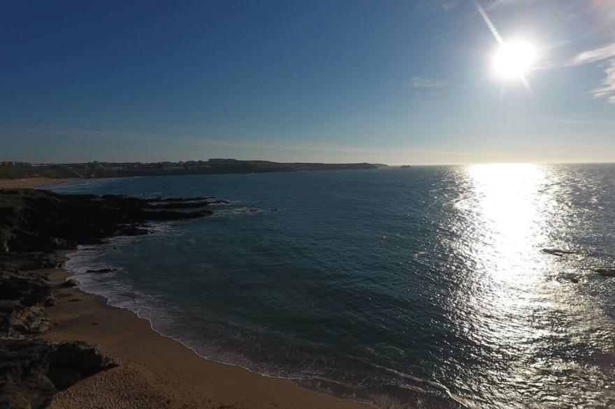 Seabreeze Newquay 2 min walk to beach, private parking on a quiet road