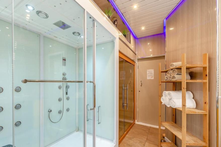 6 bedroom accommodation in Blackpool
