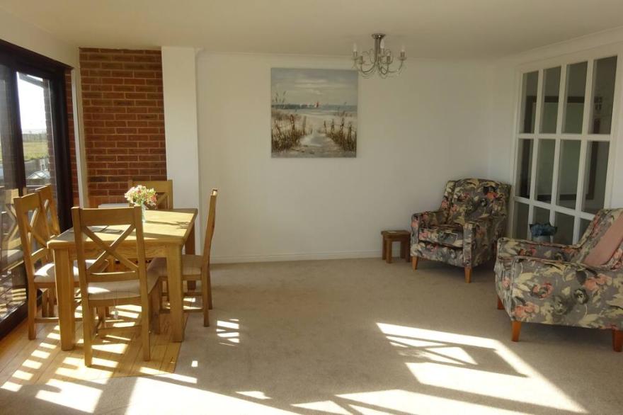 4 bedroom premier property with sea views