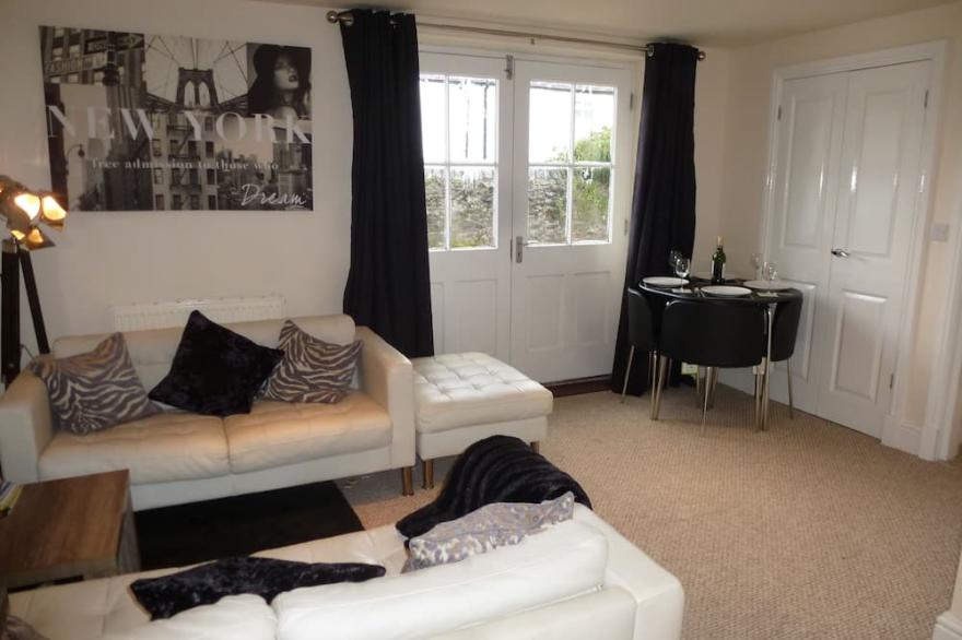Lake District, Modern 2 bedroom cottage, free parking,Kendal,WorldHeritagestatus
