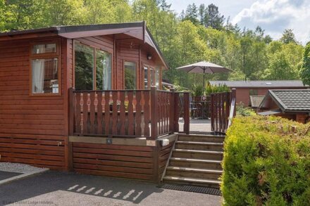 BIRTHWAITE LODGE, pet friendly, with a garden in Windermere