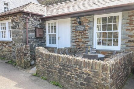 OLDE CARPENTERS COTTAGE, pet friendly, with a garden in Boscastle