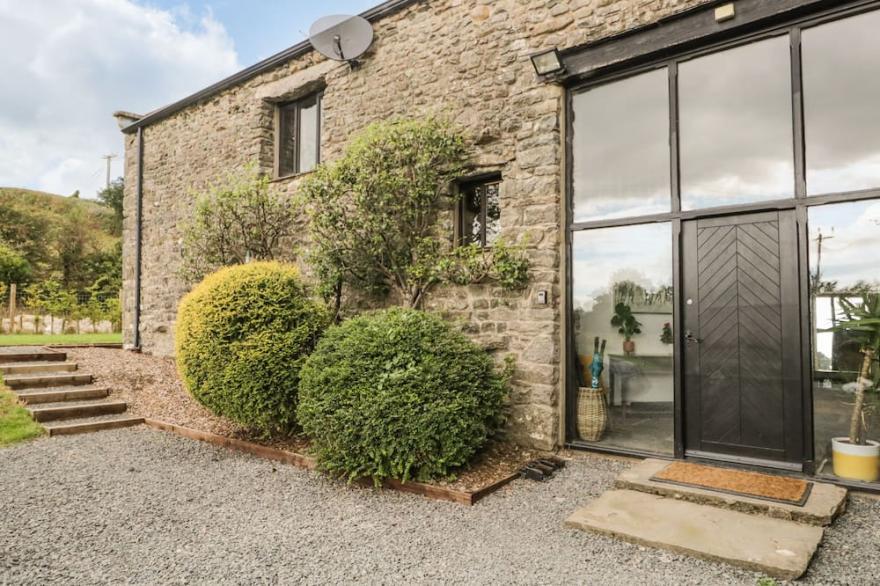 THE BARN AT STAINTON, Pet Friendly In Sizergh, Cumbria