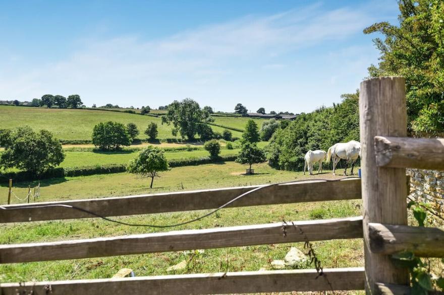 Tranquil cottage in heart of Cotswolds