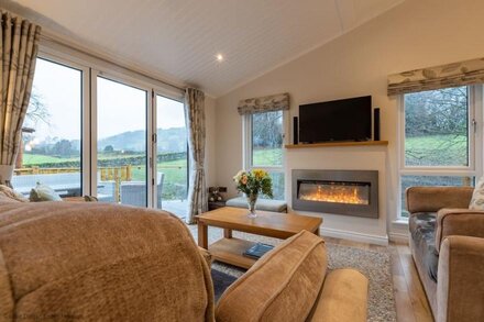 COMRAICH, pet friendly, luxury holiday cottage in Windermere