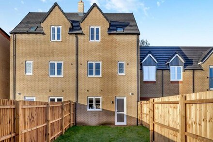 4 bedroom accommodation in Barleythorpe, near Oakham