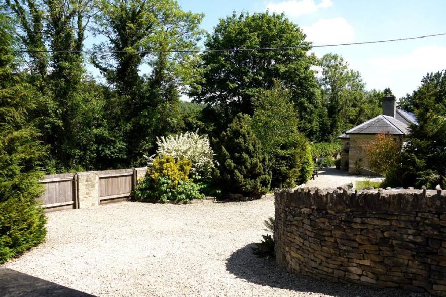 Cosy Stone Cottage - The Bungalow Perrotts Brook - Detached, parking, wifi.