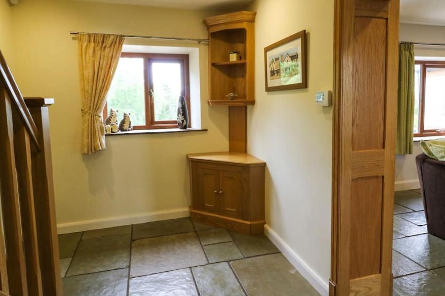 WINDMILL COTTAGE, family friendly, with a garden in Great Harwood