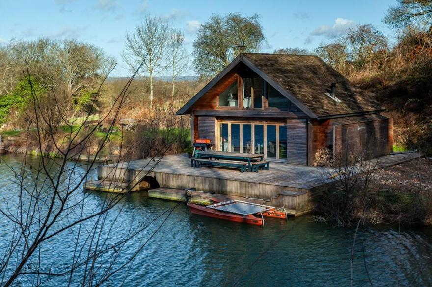 Luxury Lakeside Hideaway Nestled In The Beautiful Sussex Downs.