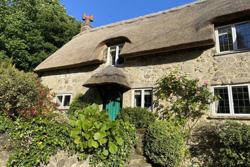 GOODALLS, Pet Friendly, Character Holiday Cottage In Niton