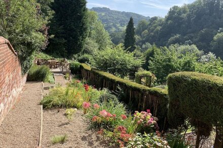 Ranmoor- beautiful character cottage with walled garden and gorgeous views.<br>