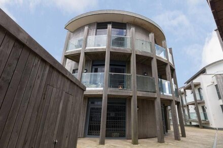 WESTBAY PENTHOUSE, family friendly, with a garden in West Bay