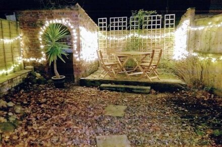 Victorian Cottage in Pocklington near York with log burner and wi-fi