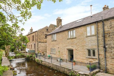 RIVER COTTAGE HAYFIELD, family friendly, with open fire in Hayfield