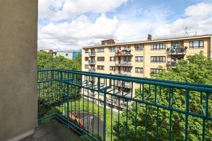 3BDR Central London Apt With Balcony