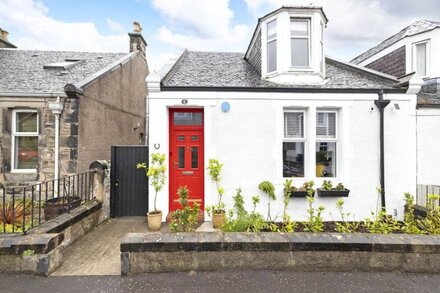 ALTIDO Boutique 2-bed house near Ravenscraig Park