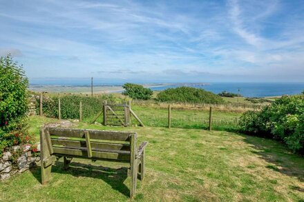 CONION GANOL, pet friendly, character holiday cottage in Aberdaron