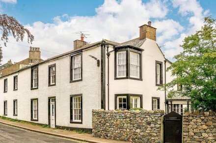 5 Bedroomed 200 Year Old Coach House With Private Front Garden