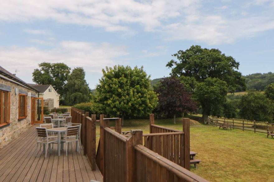 HARCOMBE HOUSE BUNGALOW 12, family friendly, with pool in Chudleigh