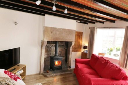 MILL VIEW COTTAGE, pet friendly, with open fire in Belper