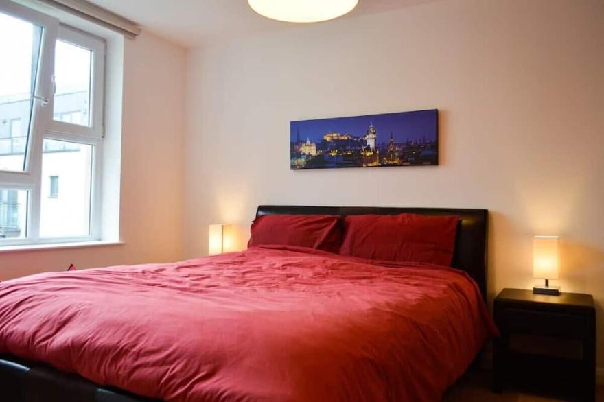 Modern 2 Bedroom Property In Central Edinburgh
