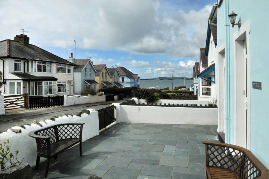 Charming Victorian Cottage close to beach with sea views