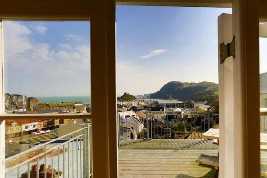 Coburg Villas- Stunning house with amazing views, over looking the harbour