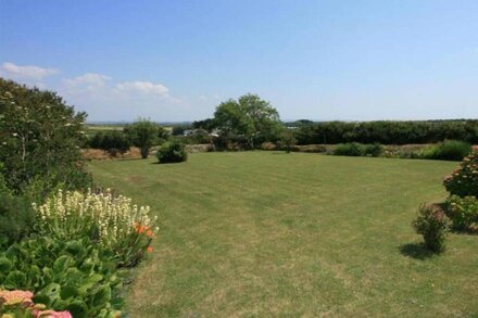 Gramerci is a spacious Cornish bungalow located in lovely countryside and a short drive to Crantock and Newquay