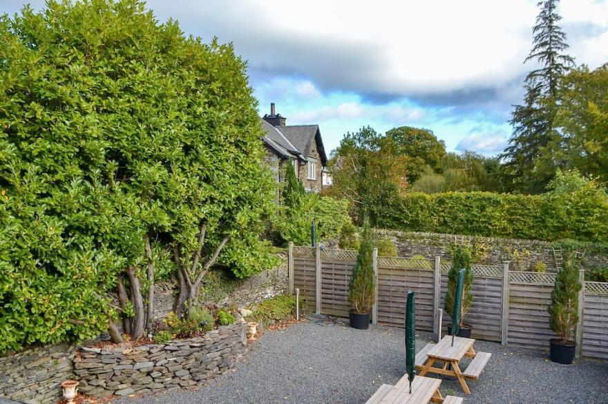 6 Bedroom Accommodation In Windermere