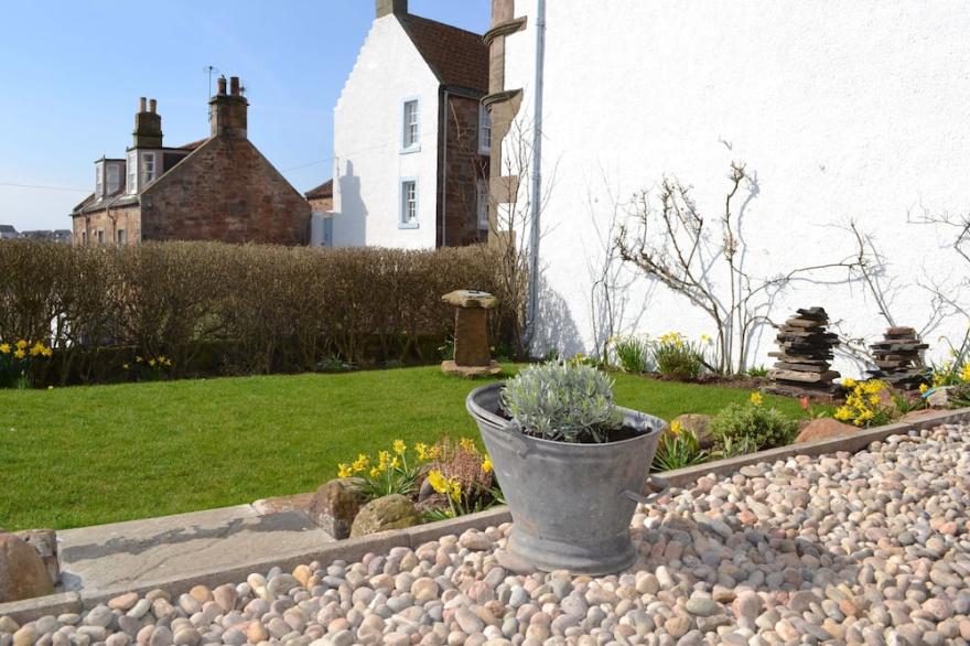 Harbour House And Cottage - 5 Bedrooms (Sleeps 10)