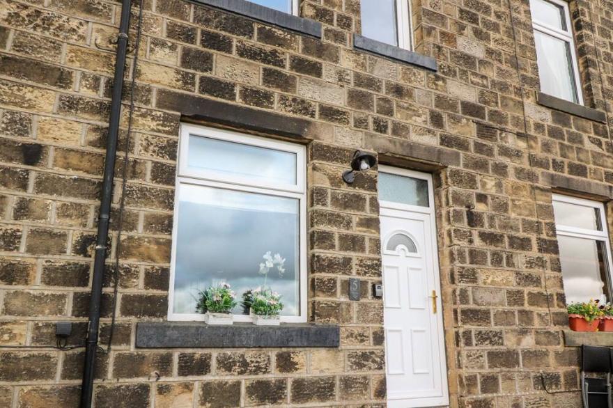 5 MYRTLE VIEW, Pet Friendly, With Open Fire In Haworth