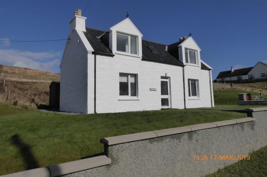 Cosy Cottage Near Portree & In Mid-Skye.  Family-Friendly And Sleeps 5. Wi-Fi