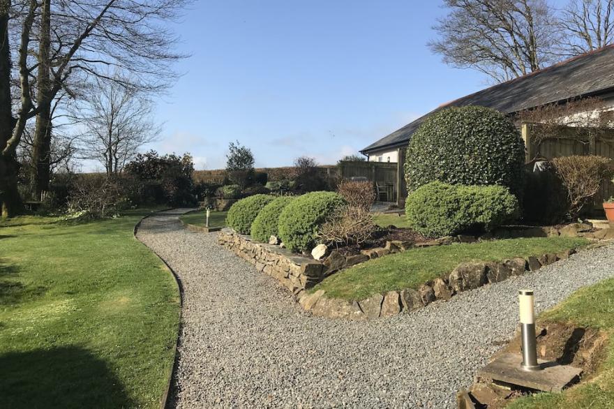 Hendra; stunning large cottage in North Cornwall with grounds, dog friendly