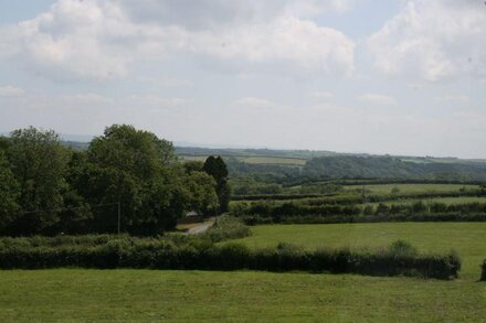 Hendra; stunning large cottage in North Cornwall with grounds, dog friendly