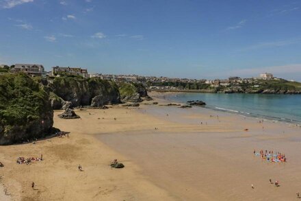 13 CLIFF EDGE, family friendly, country holiday cottage in Newquay