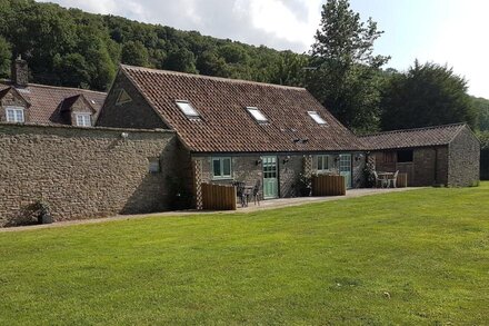 Dog friendly beautiful 1 bed barn conversion in country setting