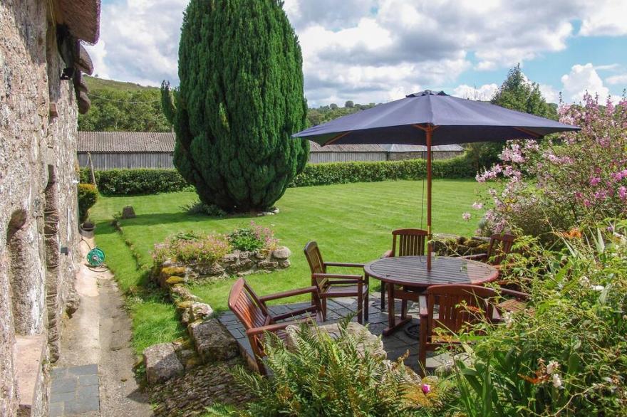 HOLE FARM, Pet Friendly, Character Holiday Cottage In Chagford