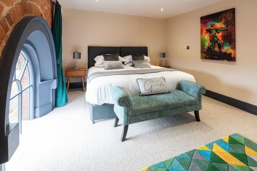 2 luxurious modern style apartments, in the heart of Sherwood Forest