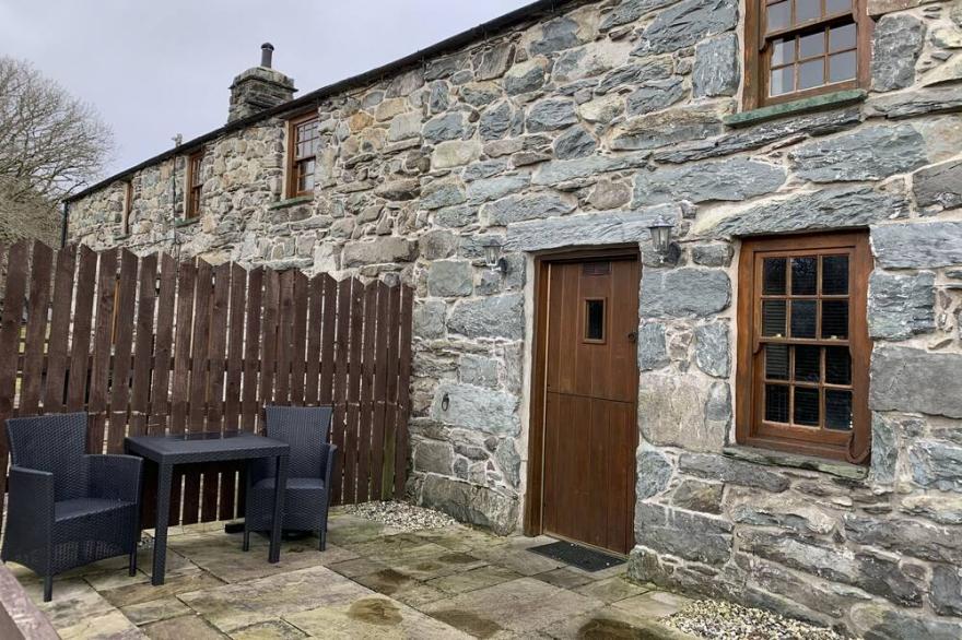 Grade ll listed cottage in Snowdonia National Park, in the village of Llanbedr