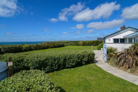 A stylish, modern beach house at Porthcothan Bay