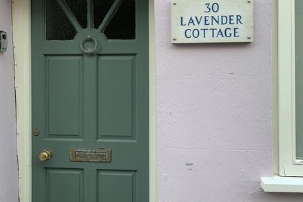 Lavender Cottage - sleeps 4 guests  in 2 bedrooms